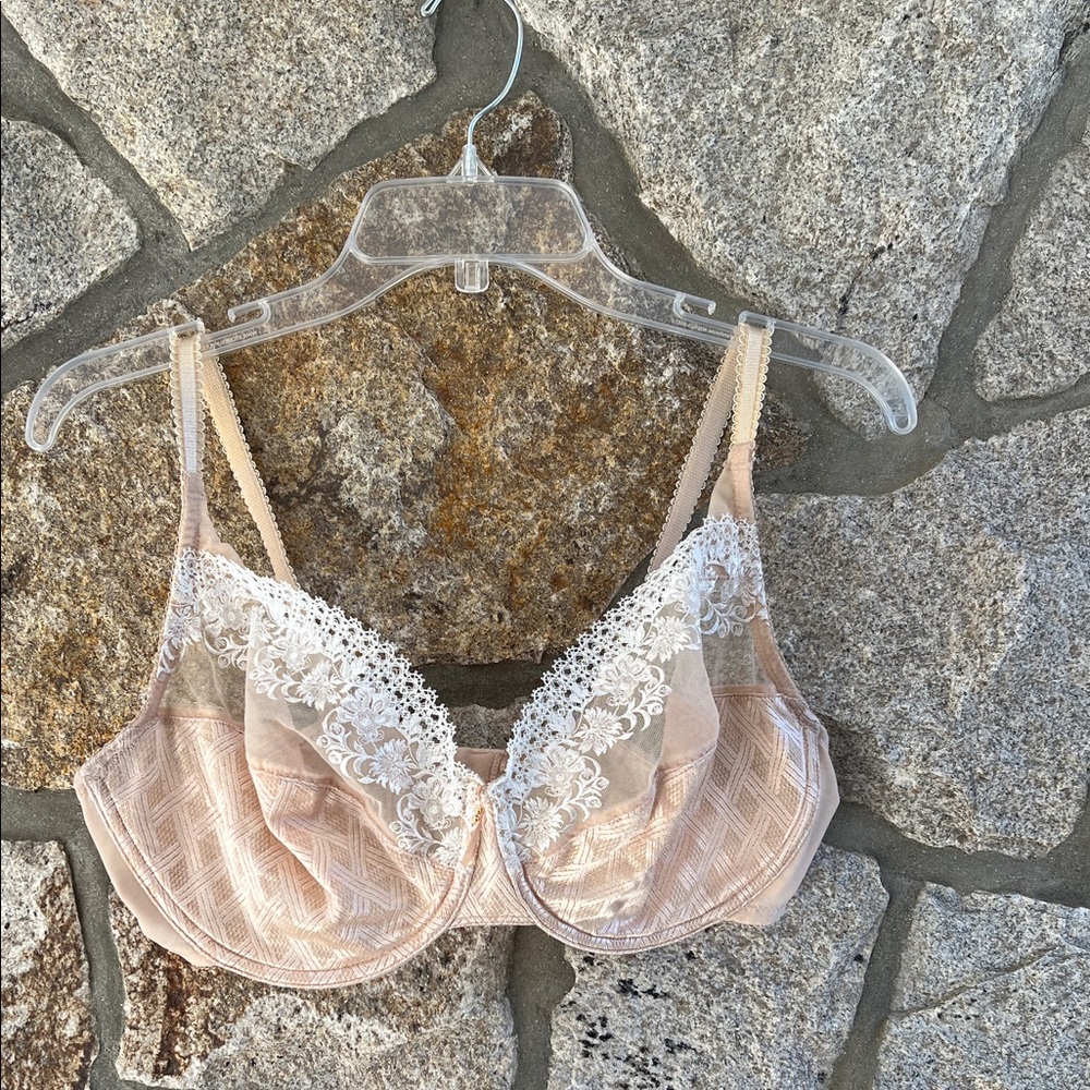 Wacoal cream Lace-Trim Underwire Bra